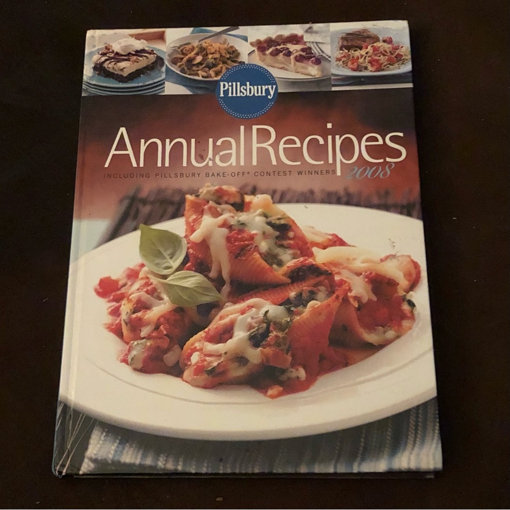 Pillsbury Annual Recipes 2008 Hardcover Recipe Book 352 Pages Full Size